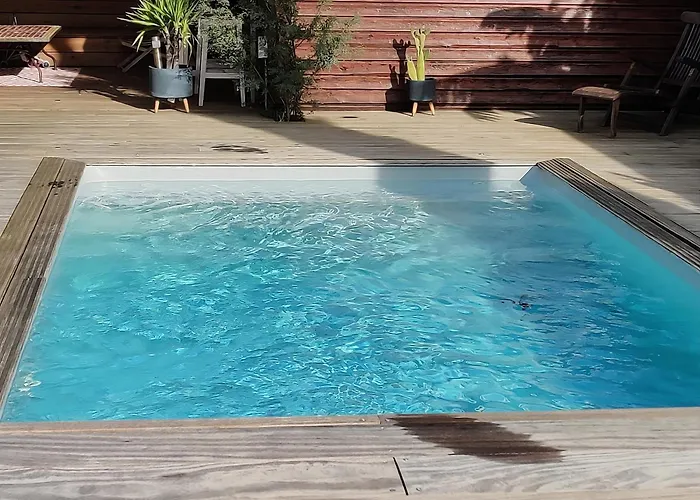 Maison Avec Piscine Au Calme à 2 Pas De Bordeaux