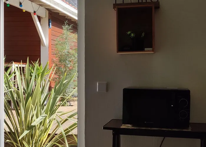 Maison Avec Piscine Au Calme à 2 Pas De Bordeaux *